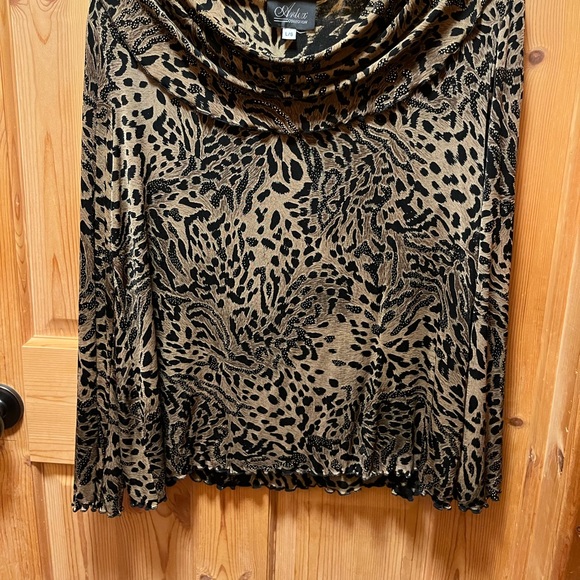 Size Large Animal print Tunic - Picture 7 of 8